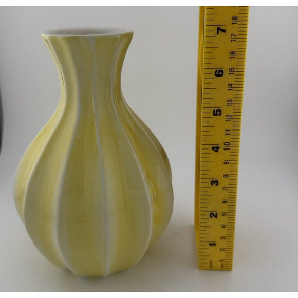 MCM FTD Flower Vase Solid Creamy Yellow White 7 inches tall with Ribbed design - Picture 9 of 9